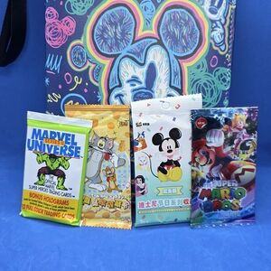 🎁 Disney Trading Card Binder + 4 Packs Cards & Tons Of Pages